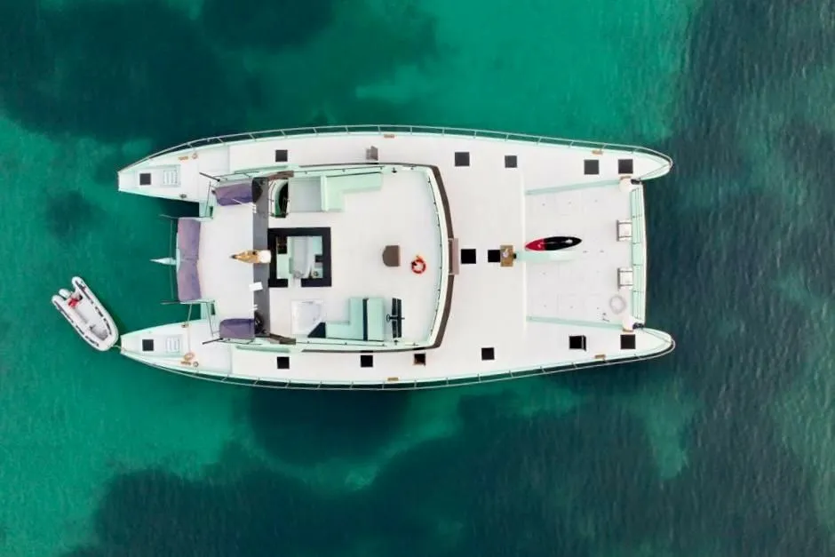 Rent a 27.5m Catamar 90 in Poltu Quatu
