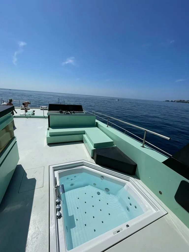 Rent a 27.5m Catamar 90 in Poltu Quatu