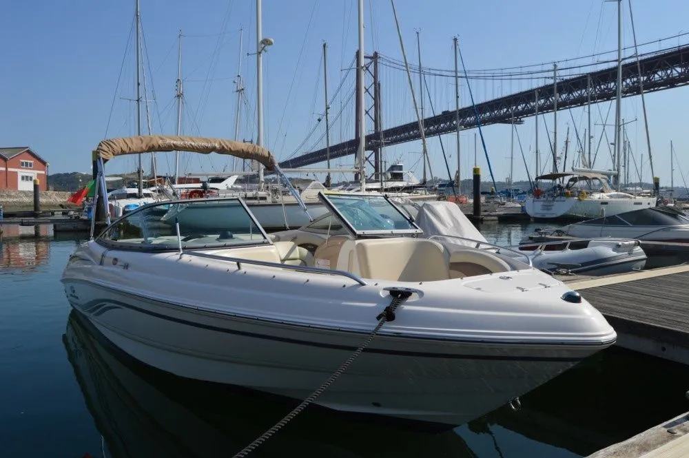 Lisbon Kiralık Chaparral 210 SSI 7m 