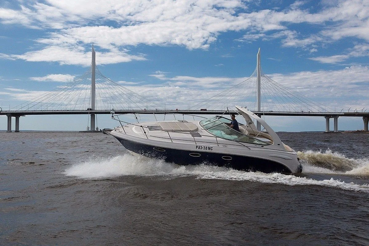 Rent a 11m Motor Yacht in Saint Petersburg