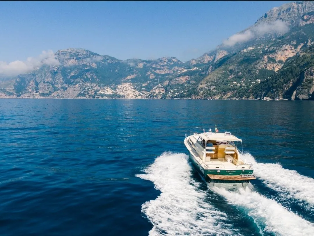 Commodoro 2 Charterboot - 4