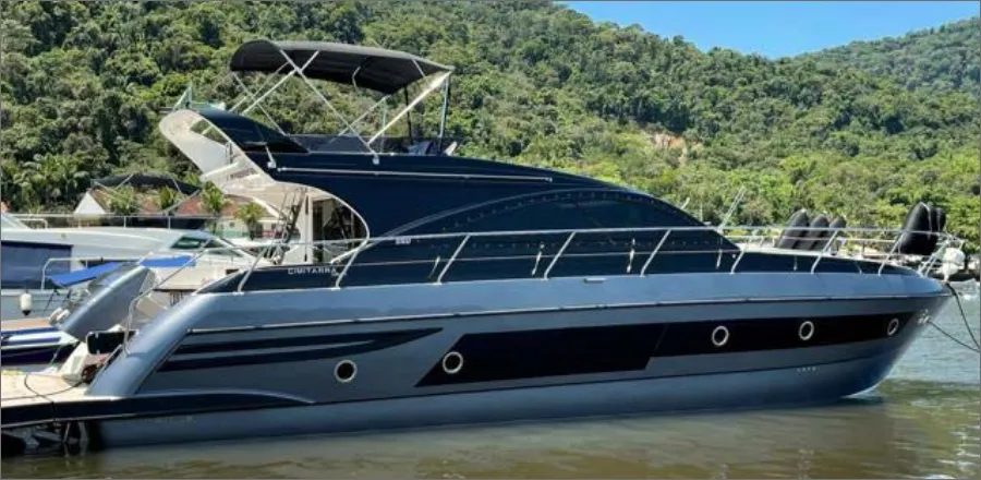 Rent a 18m Boat in Guarujá
