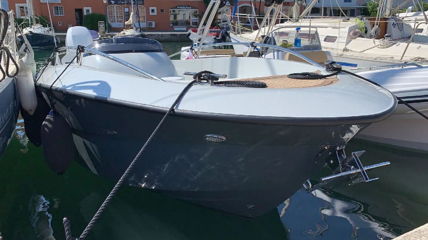 7.5m Grimaud Motor Boat Hire
