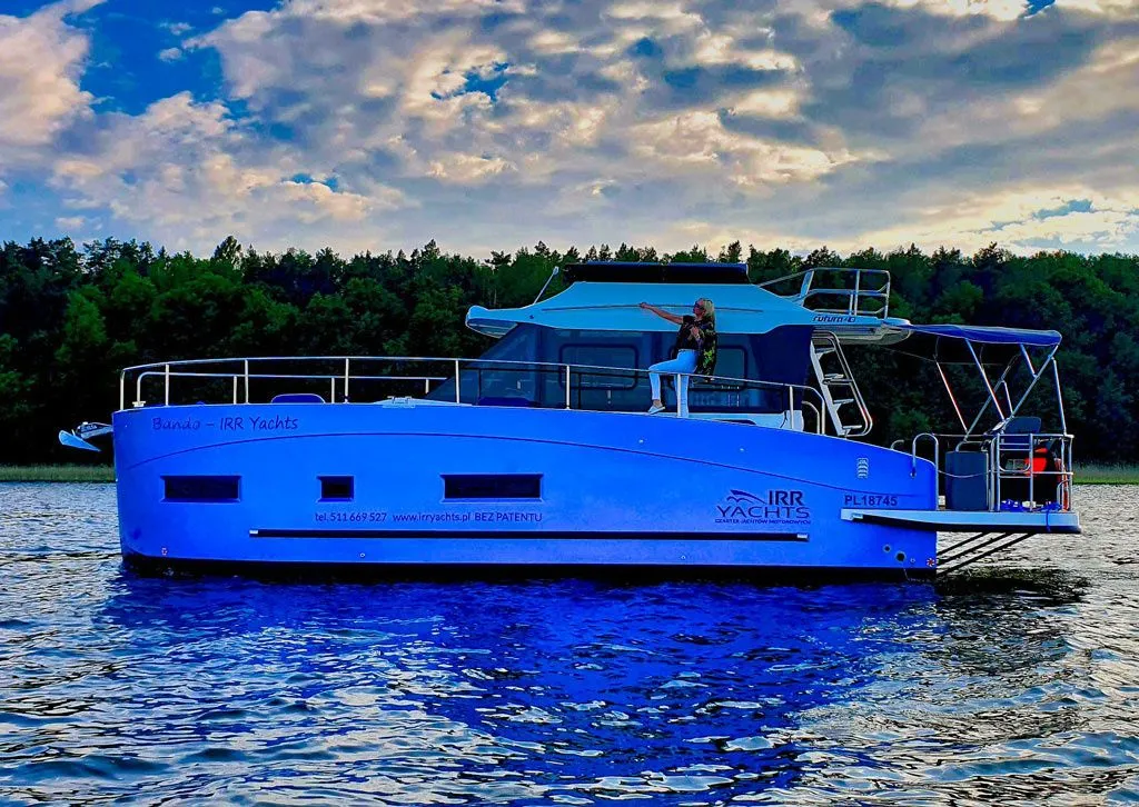 Rent a 12m Boat in Stare Sady