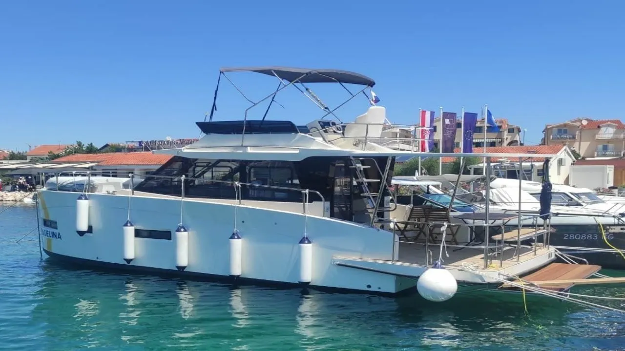 Batu Charter Boat
