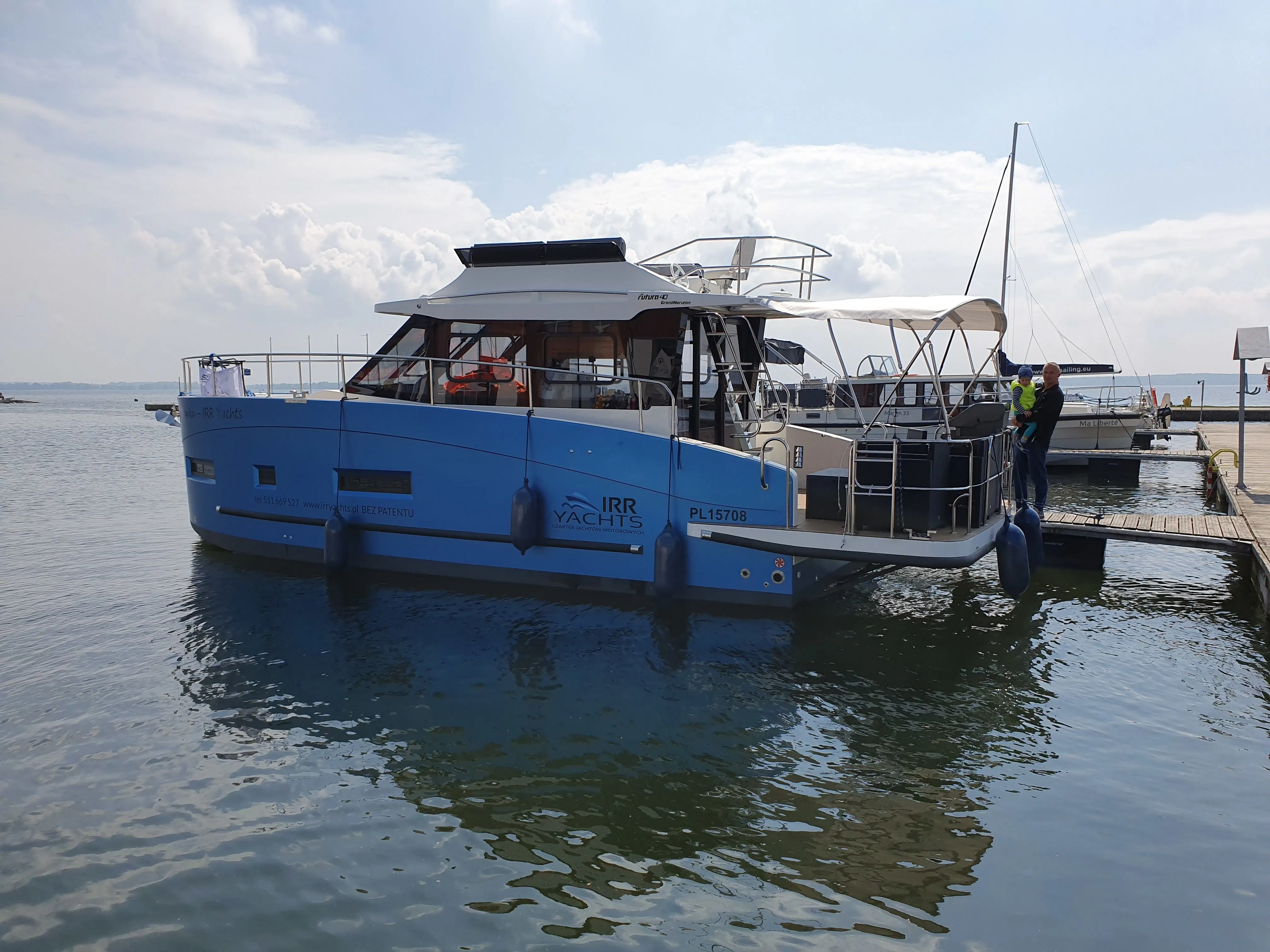 Rent a 12m House Boat in Stare Sady