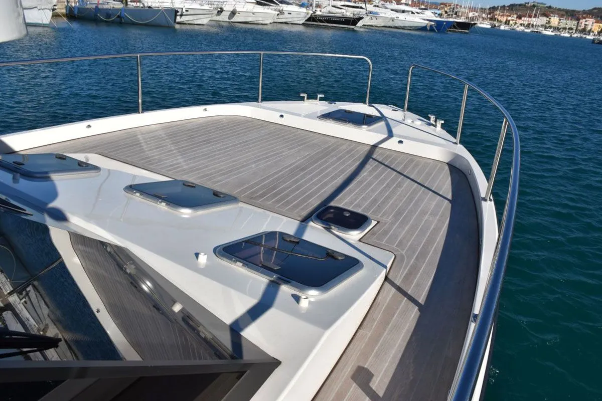 Rent a 12m House Boat in Stare Sady