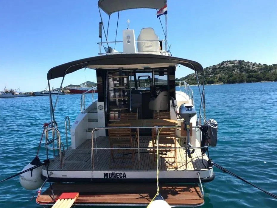 Rent a 11.4m Cobra Futura 40 in Tribunj