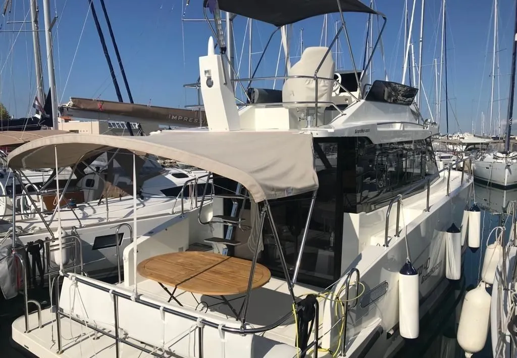 Charter a 11.4m Motor Yacht in Trogir