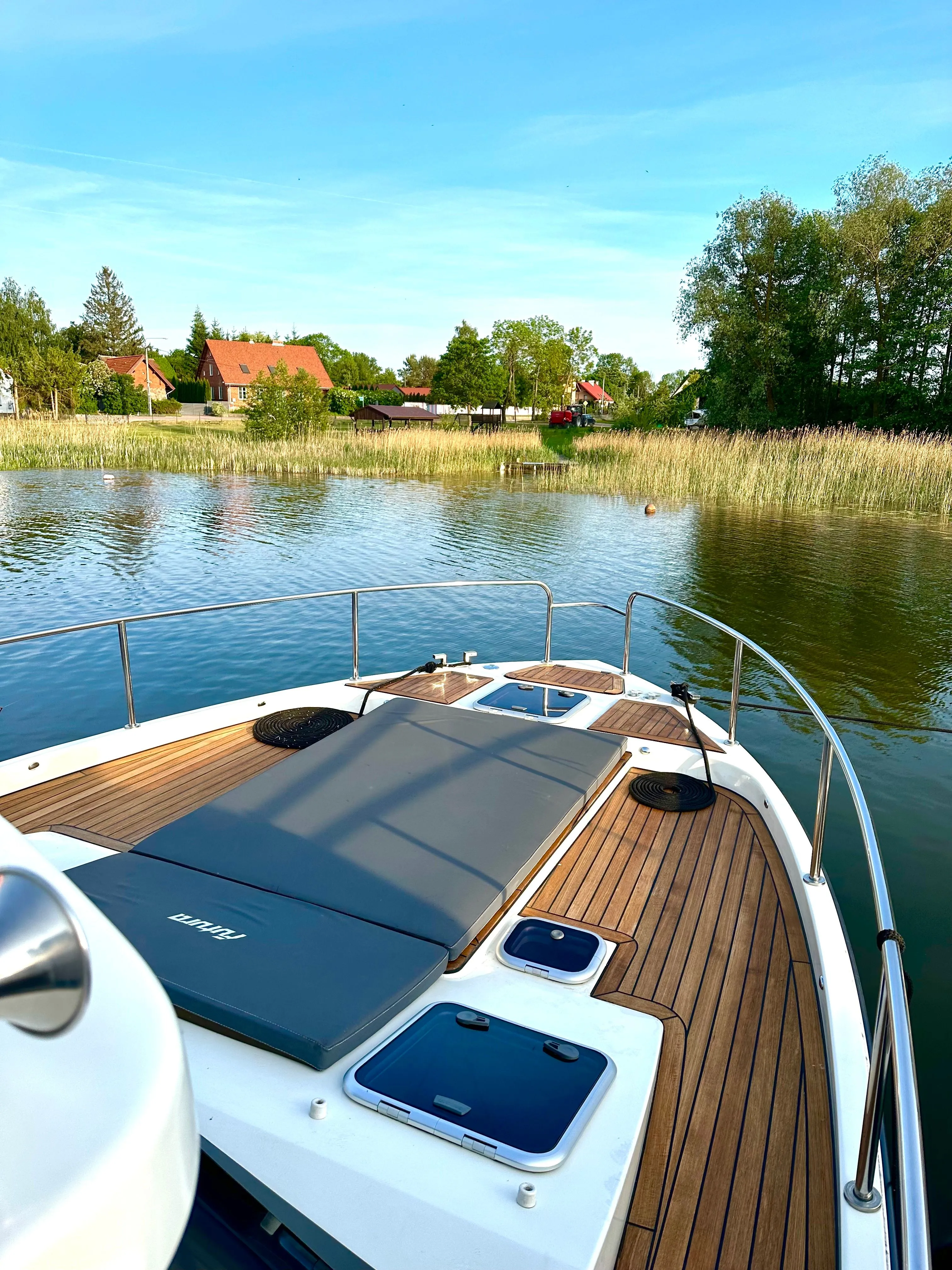 Seistan Charter Boat