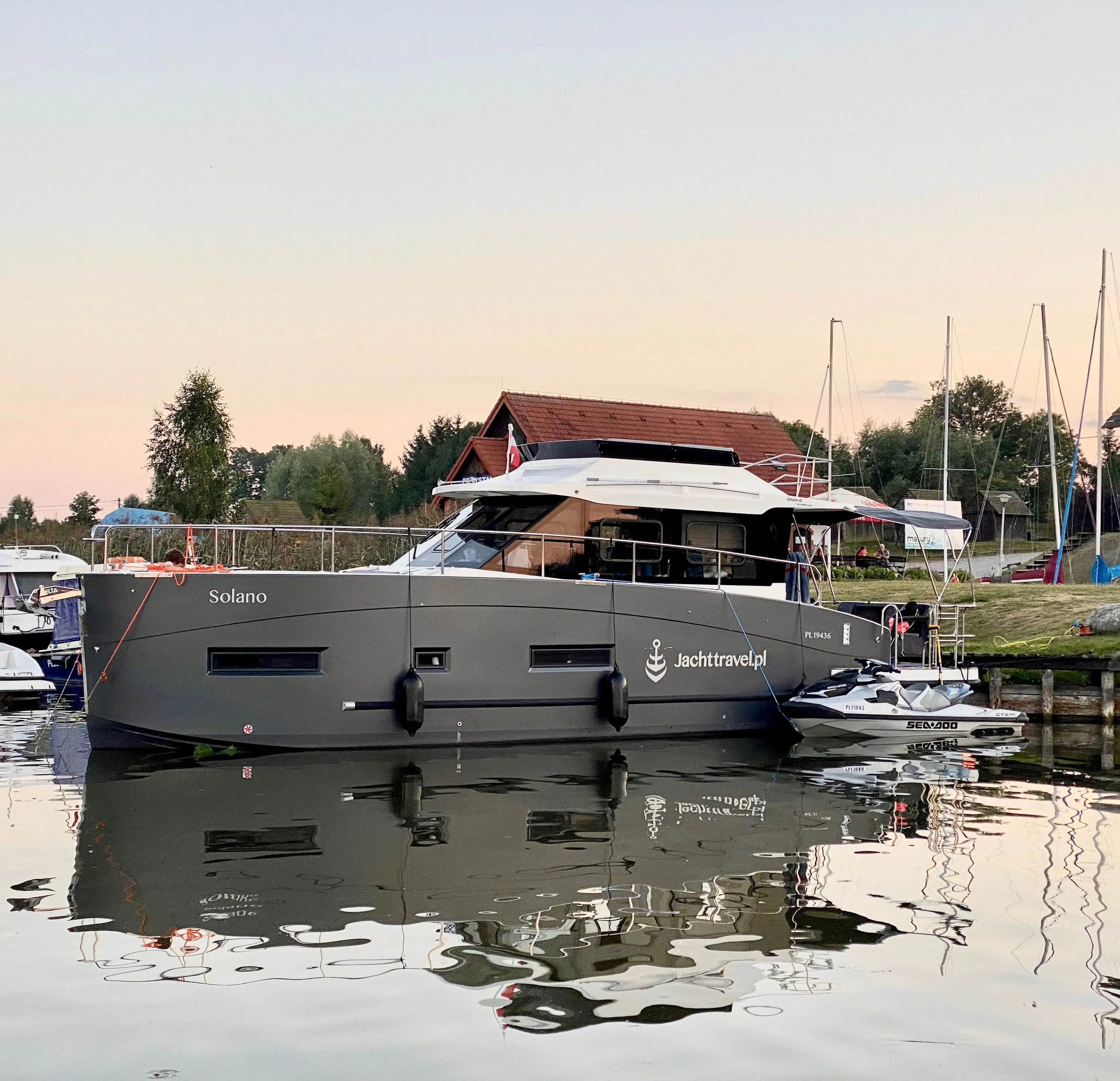 Charter a 12m Motor Yacht in Mikolajki