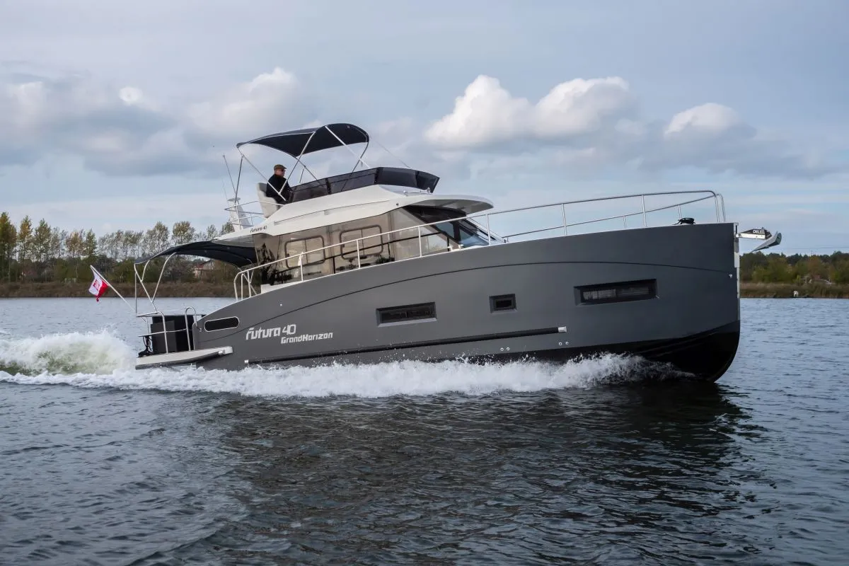 Rent a 11.4m Cobra Futura 40 Motor Yacht in Gizycko