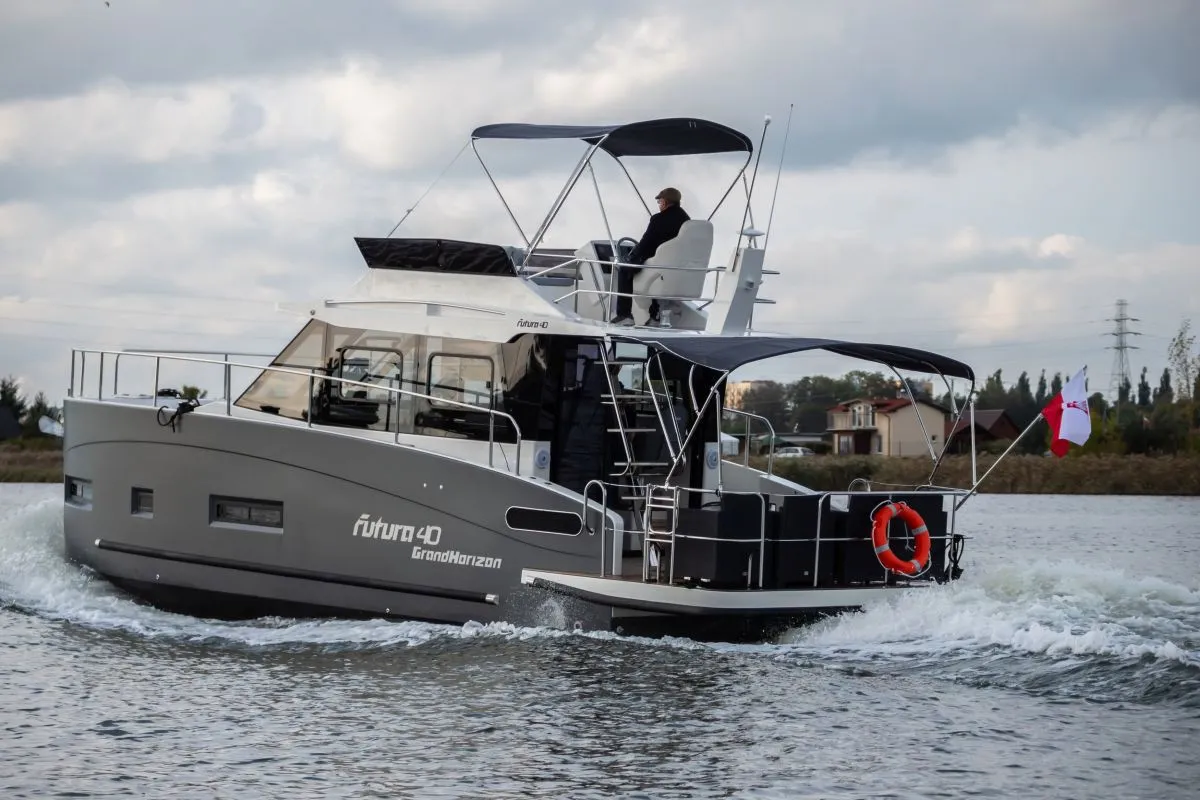 Rent a 11.4m Cobra Futura 40 Motor Yacht in Gizycko
