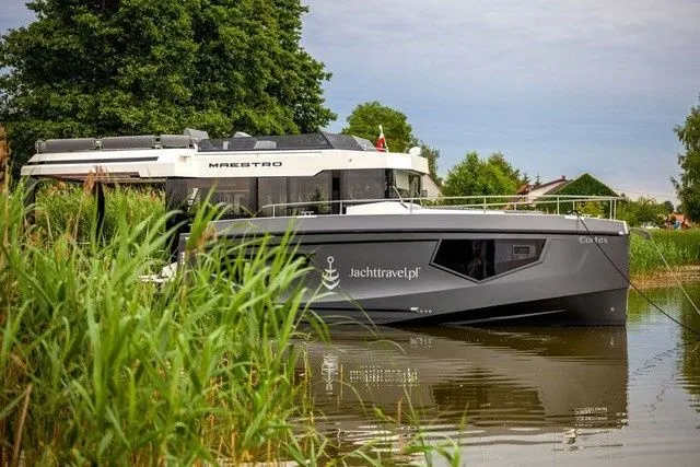 Charter a 12.5m Motor Yacht in Mikolajki