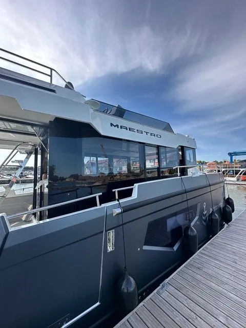 Charter a 12.5m Motor Yacht in Mikolajki