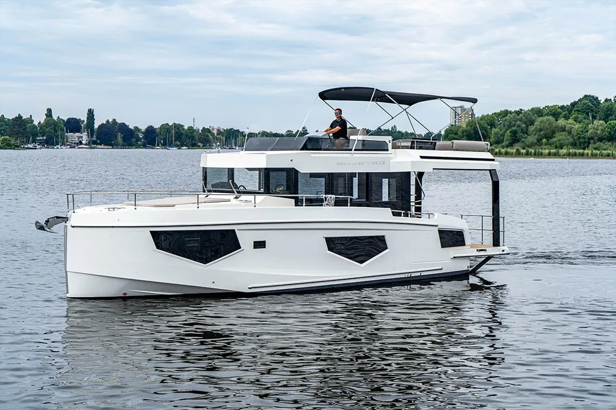 Charter a 12.5m Boat in Makkum