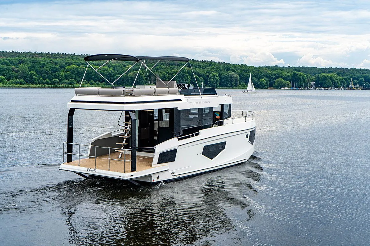 Charter a 12.5m Boat in Makkum