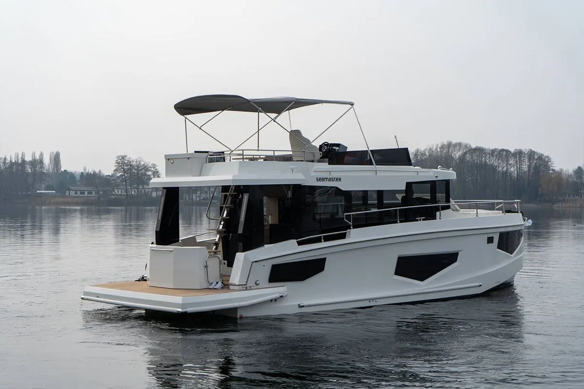 Rent a 13.5m House Boat in Stare Sady
