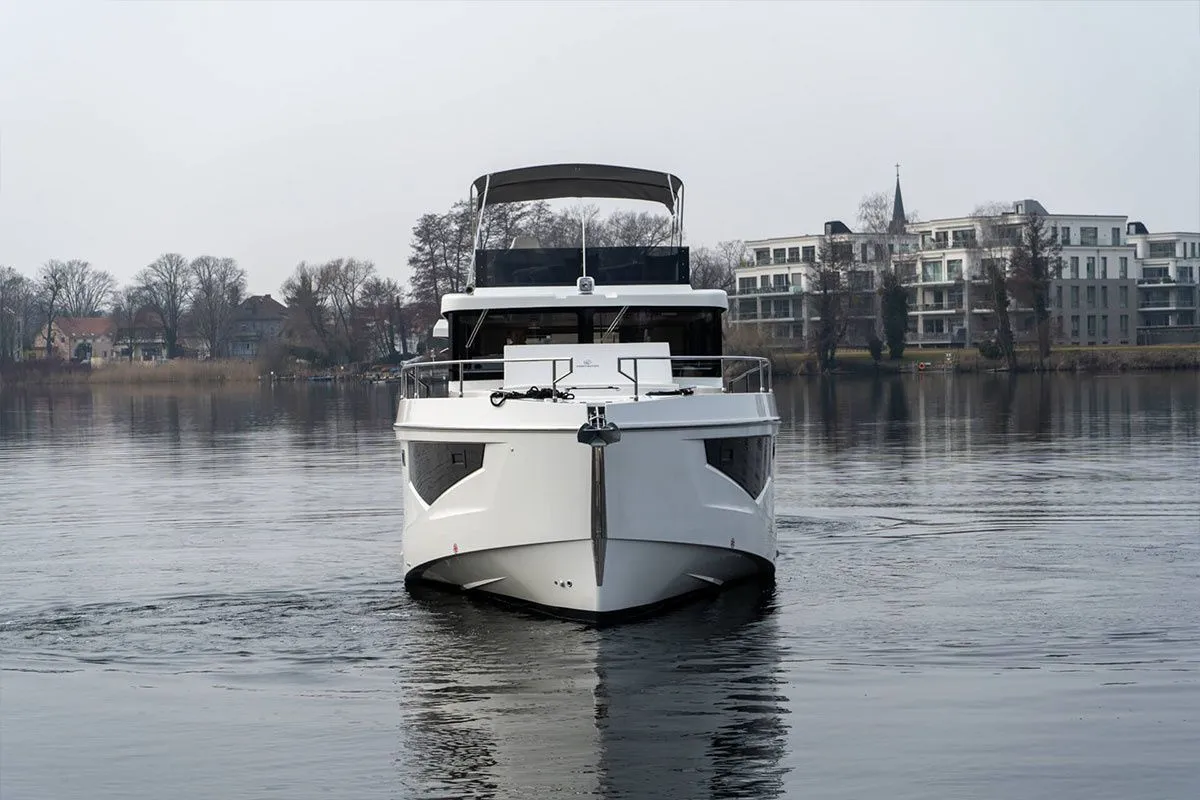Rent a 13.5m House Boat in Stare Sady