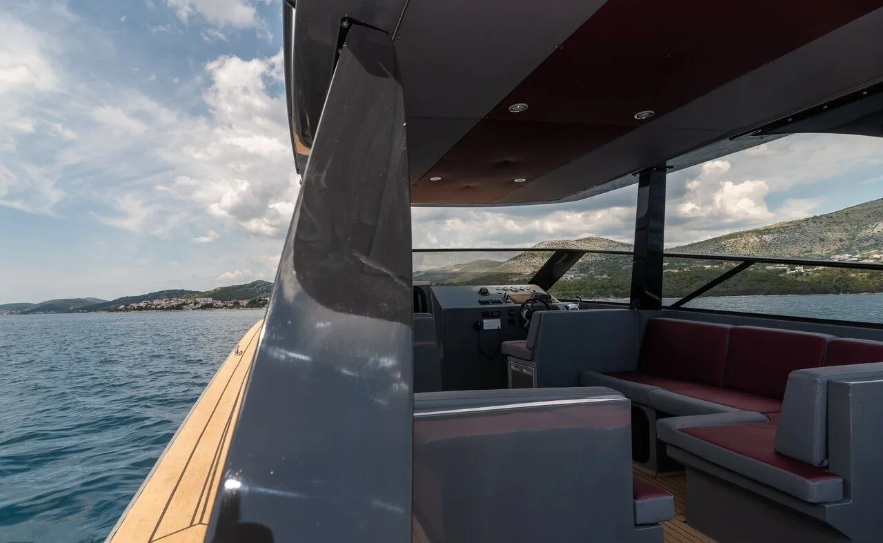 No Name Charterboot - 5