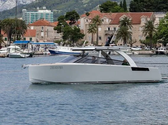 10.3m Makarska Motor Yacht Hire