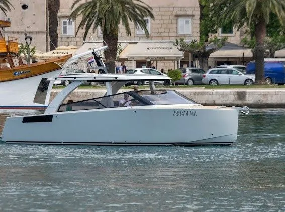 10.3m Makarska Motor Yacht Hire