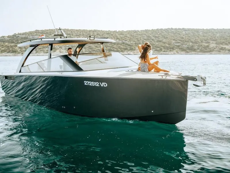 Rent a 10.28m Motor Yacht Colnago 33 JG in Vodice