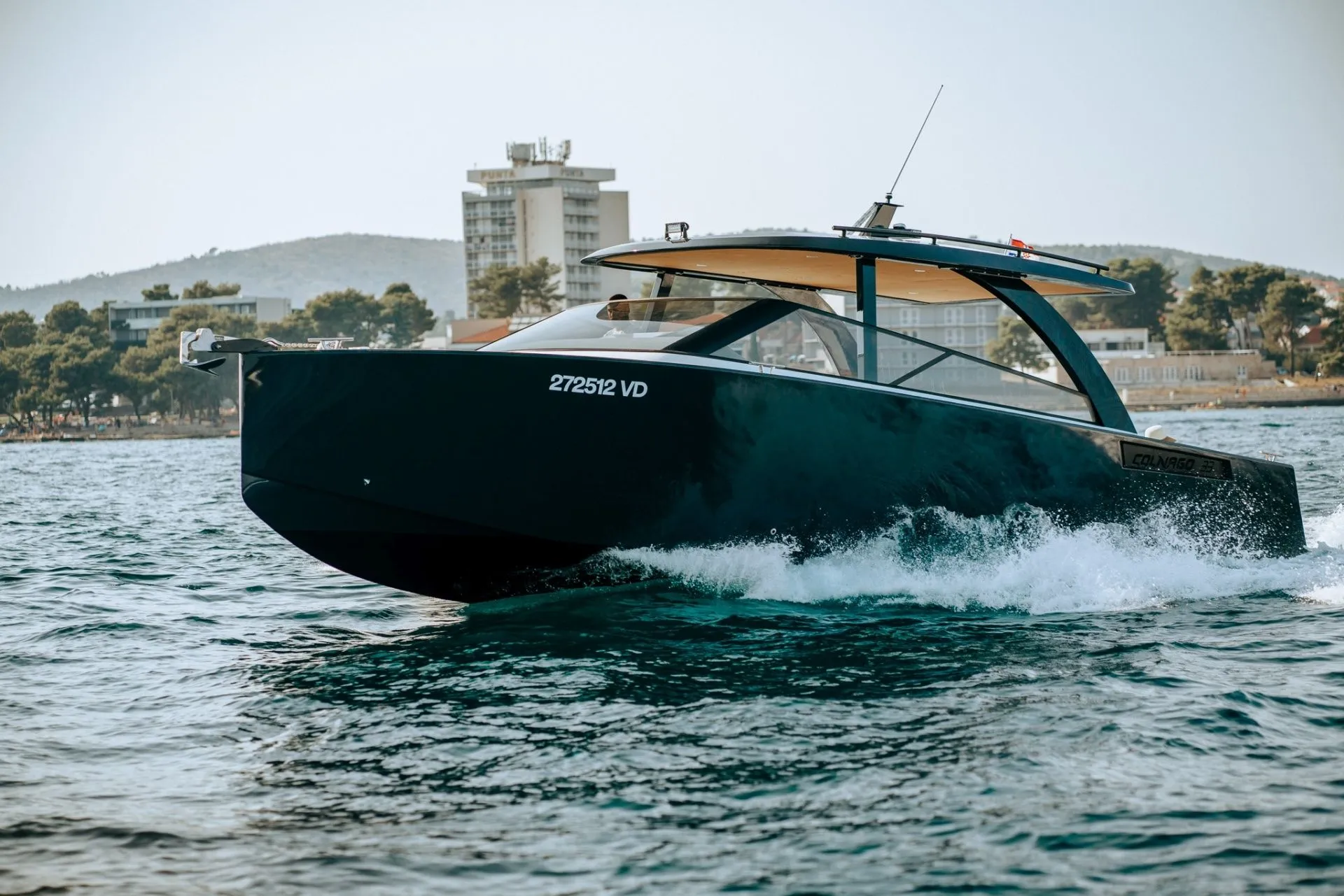Rent a 10.28m Motor Yacht Colnago 33 JG in Vodice