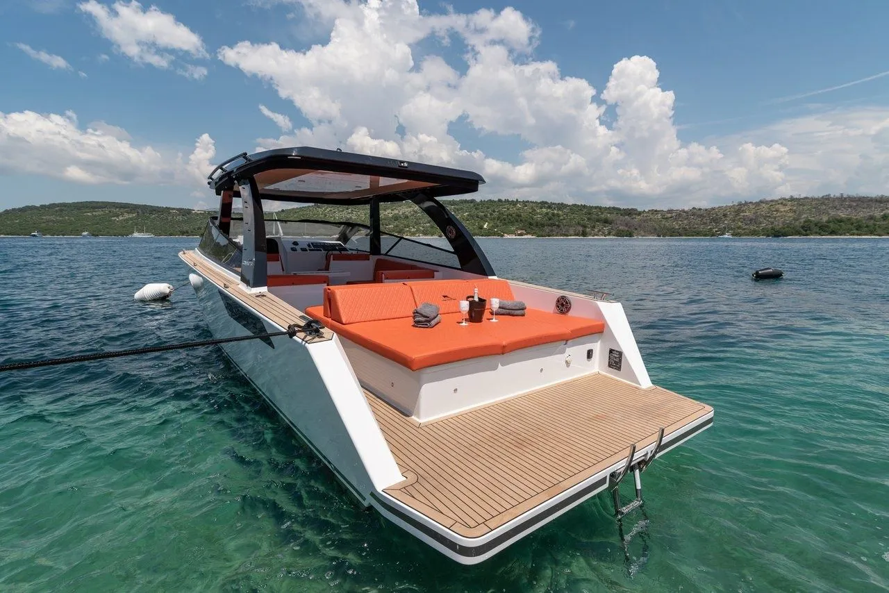 No Name Charterboot - 5