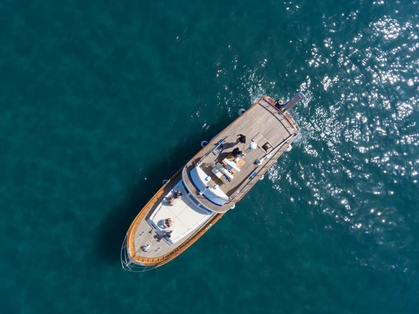16m Naples Comena 50 Hire