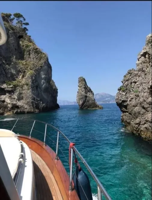 Paciona Charter Boat