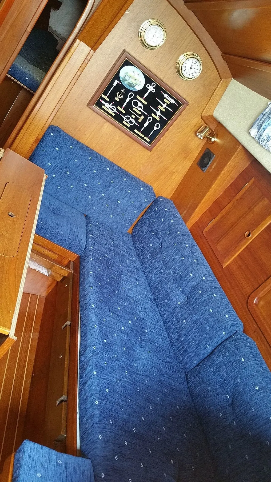 Charter a 9m Sailing Yacht in Stockholm