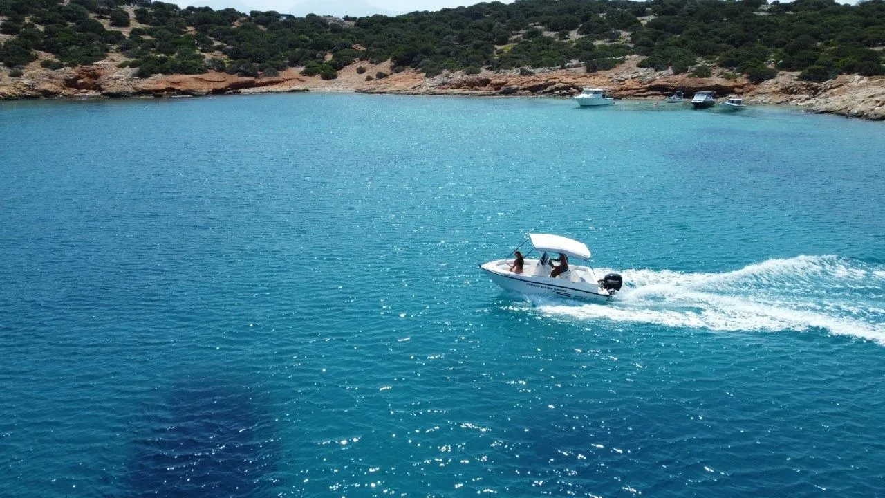 Charter a 4.55m Compass 150cc in Agios Nikolaos