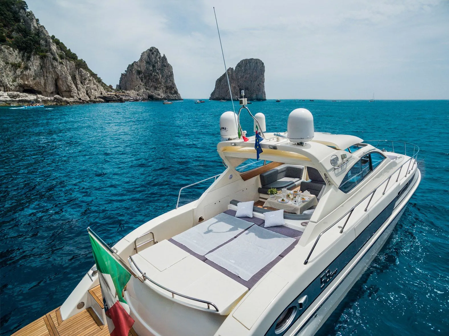 Giuma Charter Boat