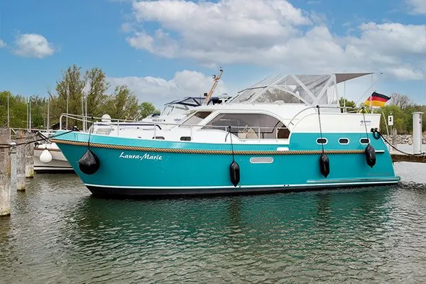 Boot - Explore Fürstenberg/Havel on a 10.8m Rental Concordia 108 AC