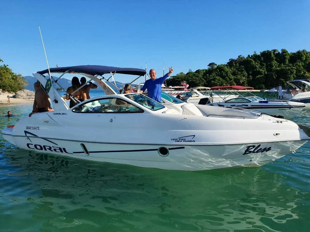 Charter a 6.4m Coral 21 in Angra dos Reis