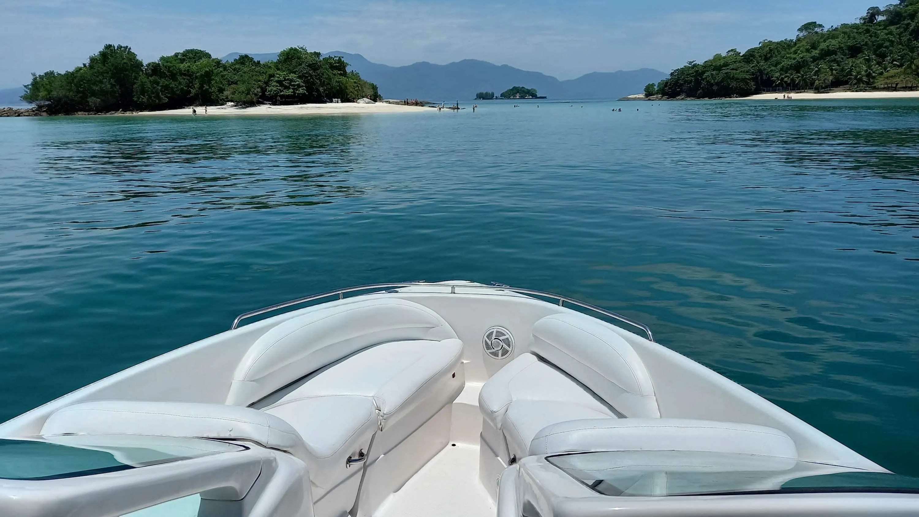 Charter a 6.4m Coral 21 in Angra dos Reis
