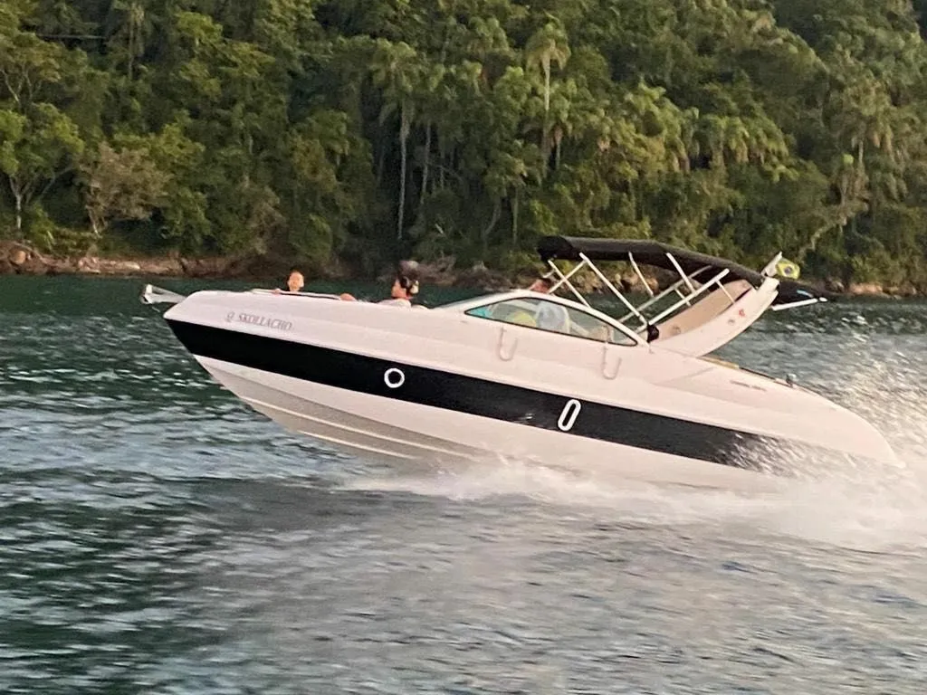 Explore Rio de Janeiro on a 9.14m Rental Boat
