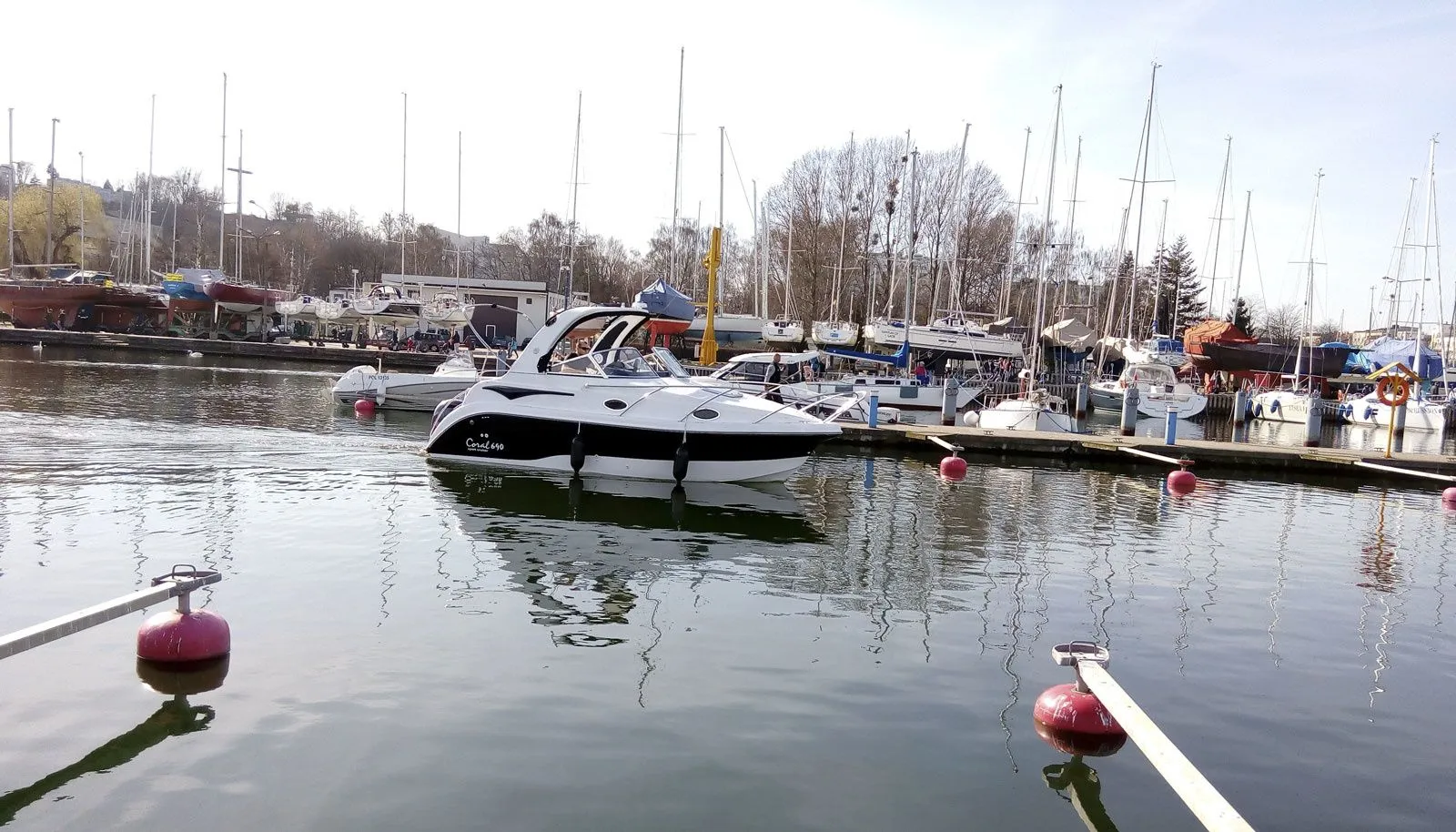 Rent a 6.7m Motor Boat Coral 690 Sport Cruiser in Gdynia