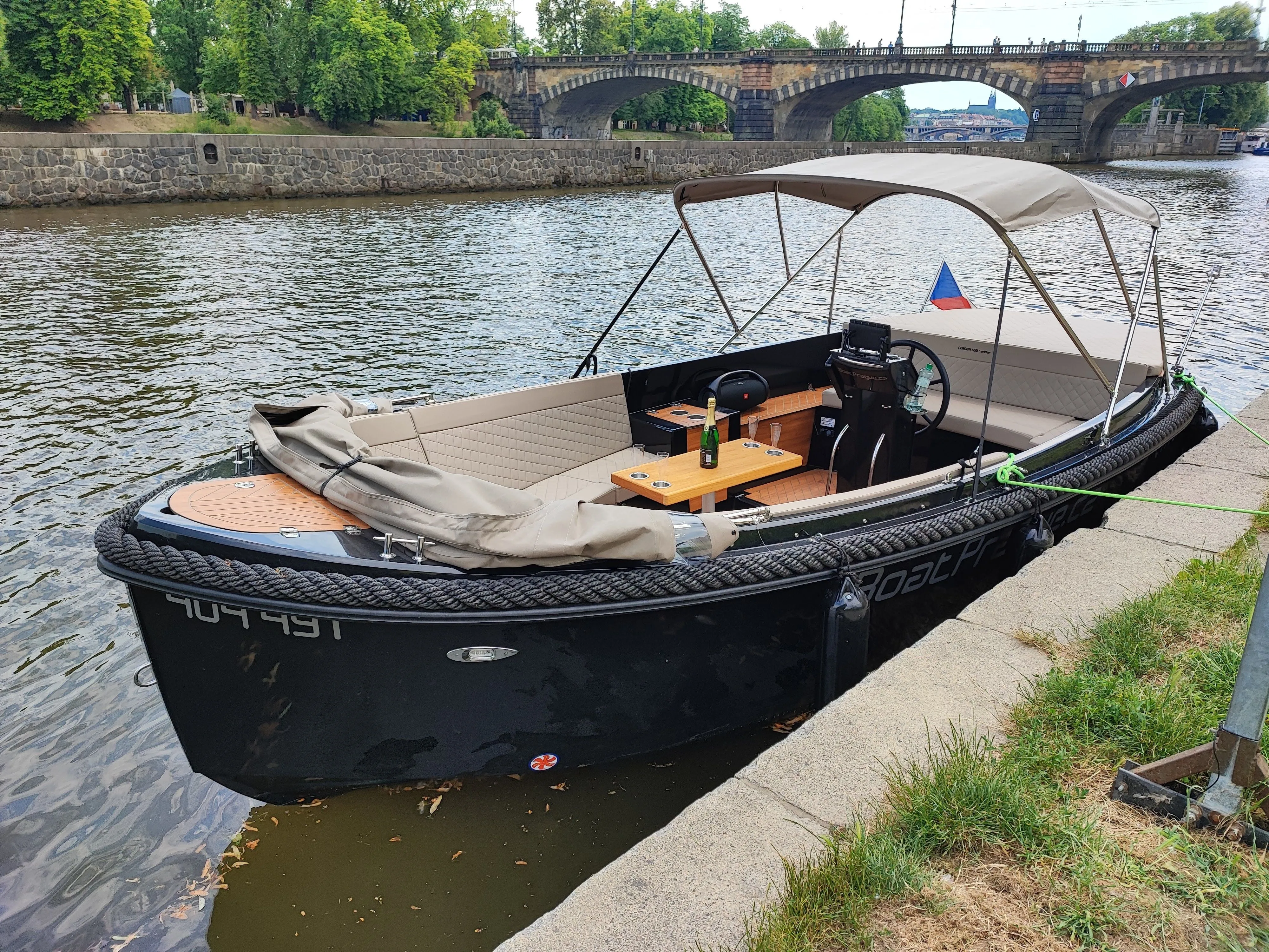 Rent a 6.3m Corsiva 650 in Prague