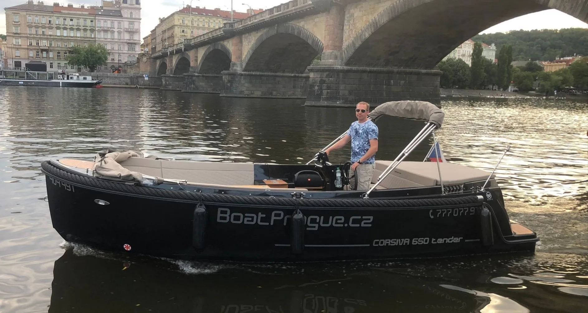 Praha Charter Boat