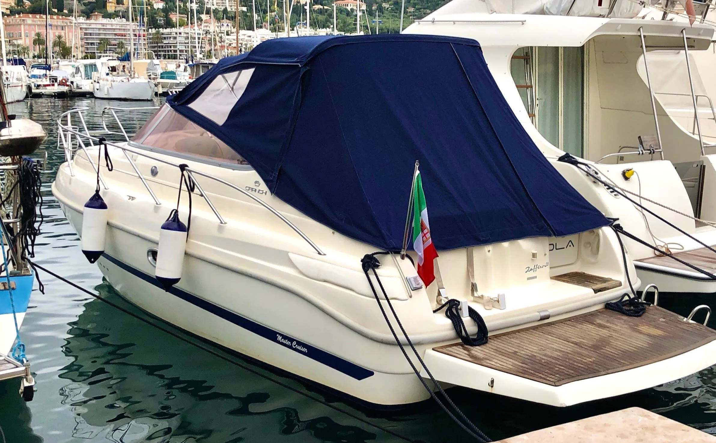 9m Menton Cranchi 28 Motor Boat Hire