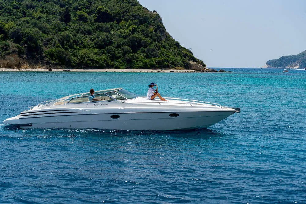 Rent a 10.75m Motor Yacht Cranchi 35 in Zakynthos Town