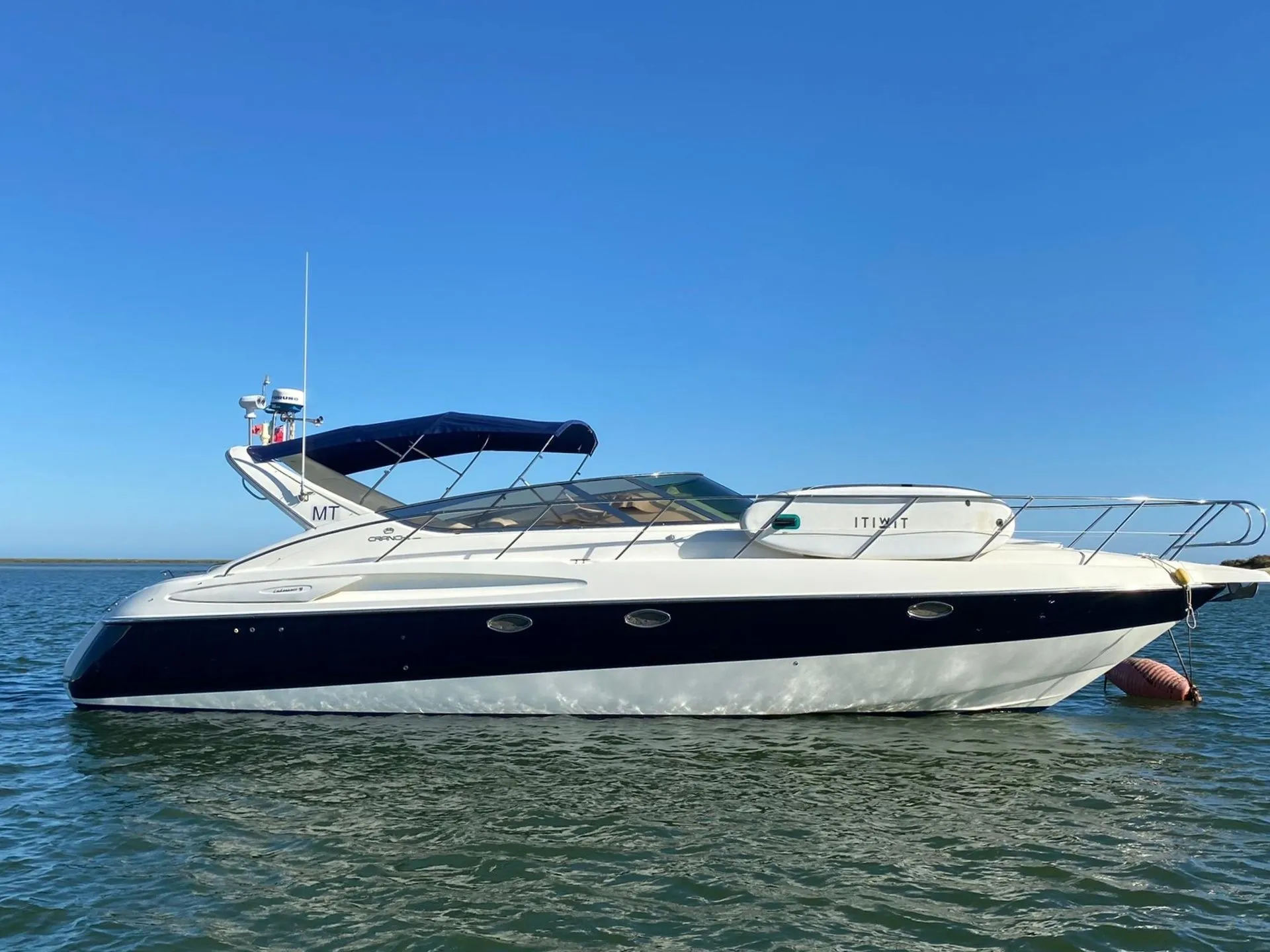 Rent a 12m Motor Yacht Cranchi 39 in Faro