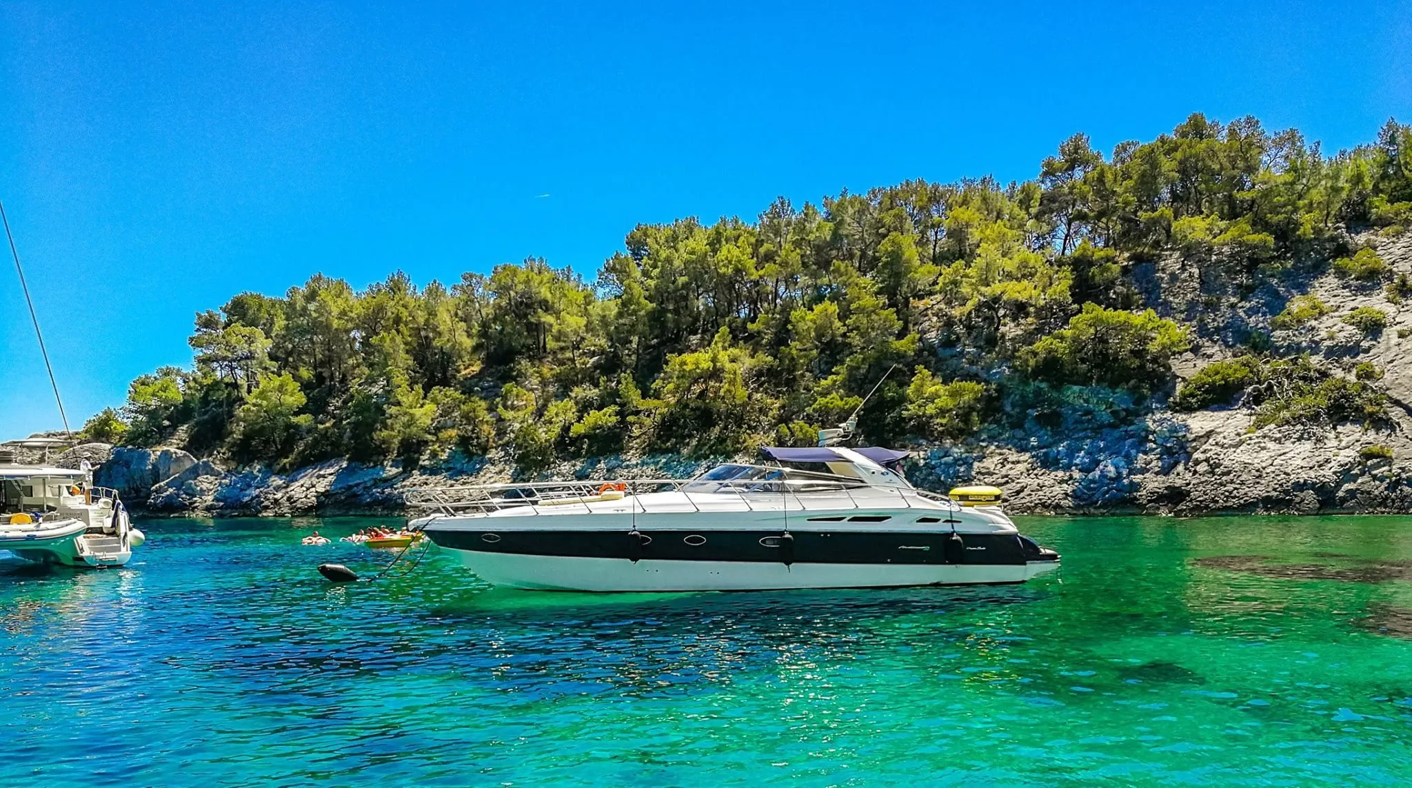 Explore Stobreč on a 15.32m Rental Cranchi 50