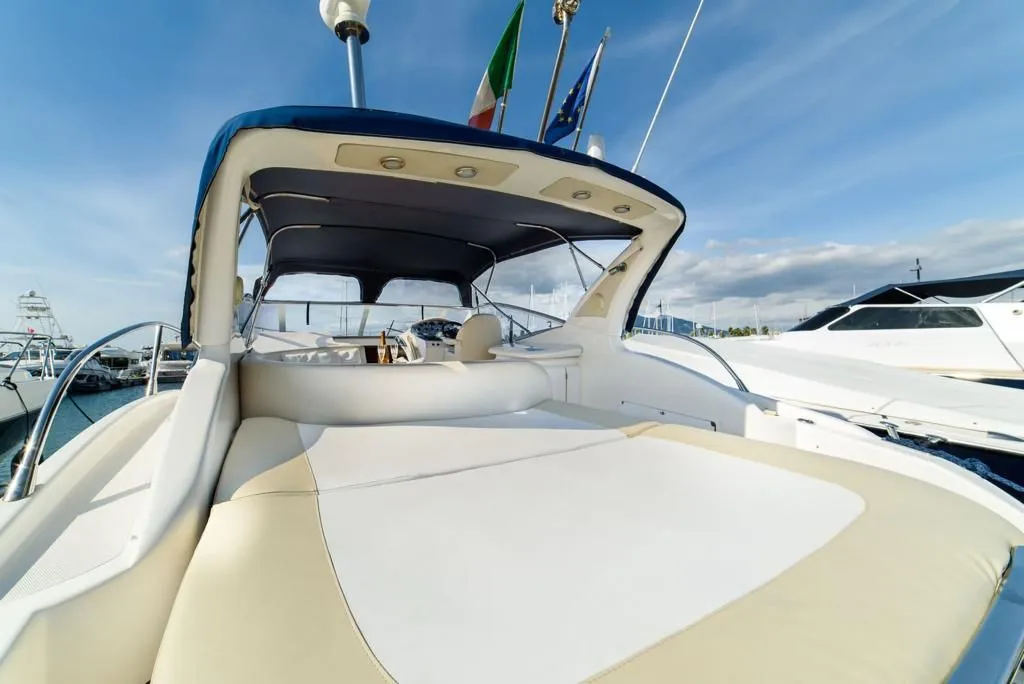 Skyfall 007 Charter Boat