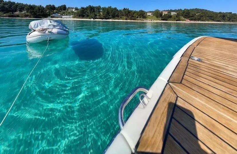 Crystal Blue Charterboot - 4