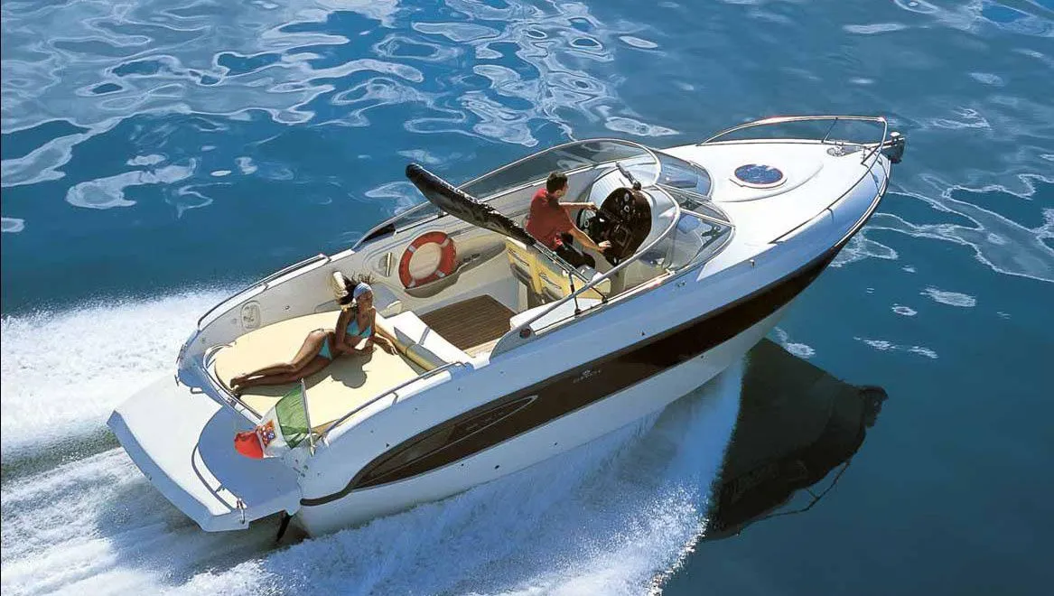 Charter a 8.57m Motor Boat Cranchi CSL27 in Amalfi