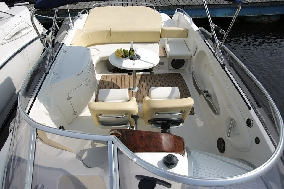 Charter a 8.57m Motor Boat Cranchi CSL27 in Amalfi