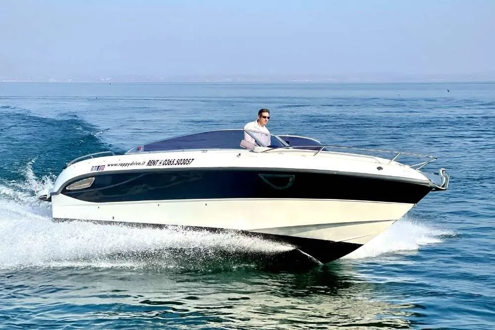 Moniga Kiralık Cranchi CSL27 8.9m Motorlu Tekne